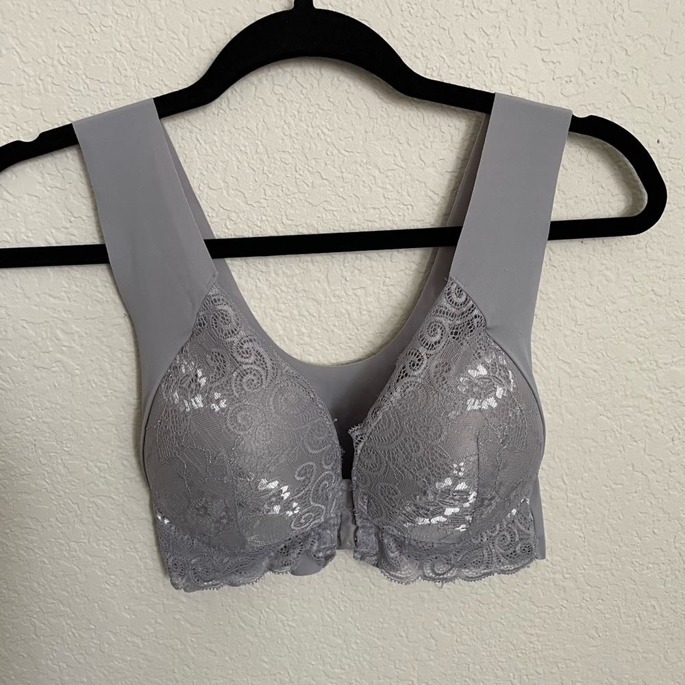Stretchy front clip bra
